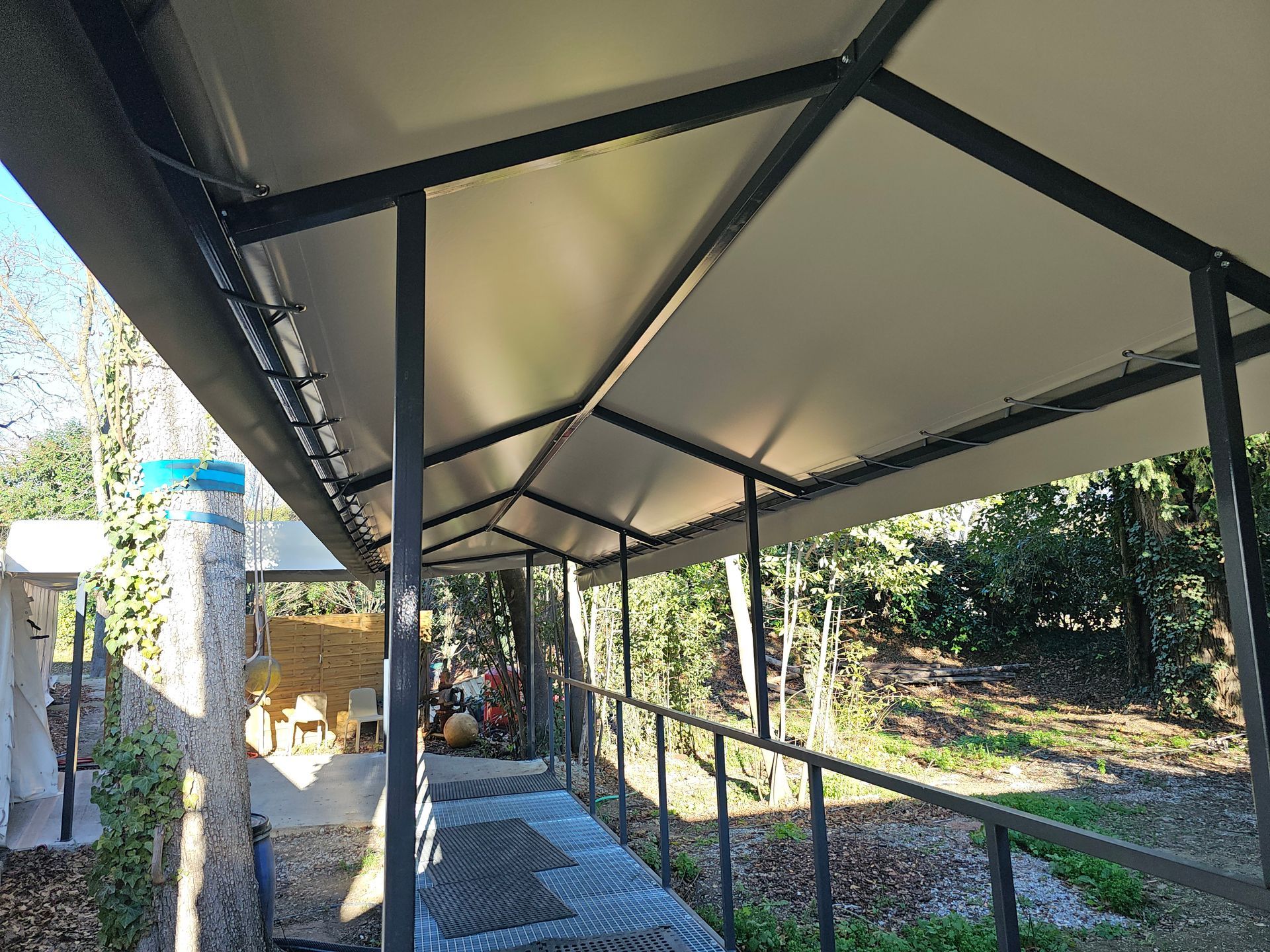 Pergola avec bâche beige