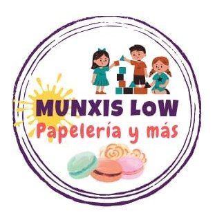 Logotipo de la papeler&iacute;a "Munxis Low": ni&ntilde;os jugando, macarons. C&iacute;rculo morado.