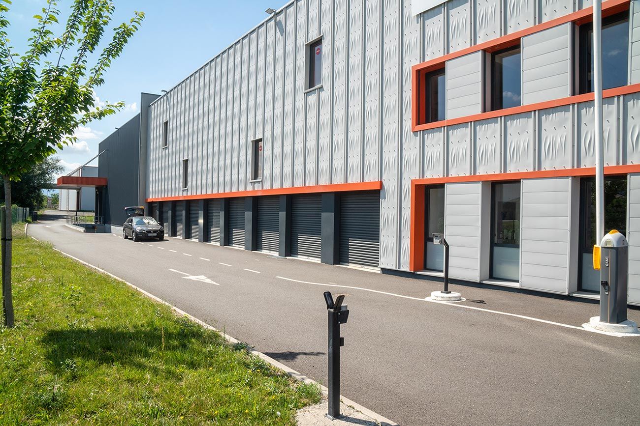 Bâtiment d'Auvergne Self Stockage vu de côté