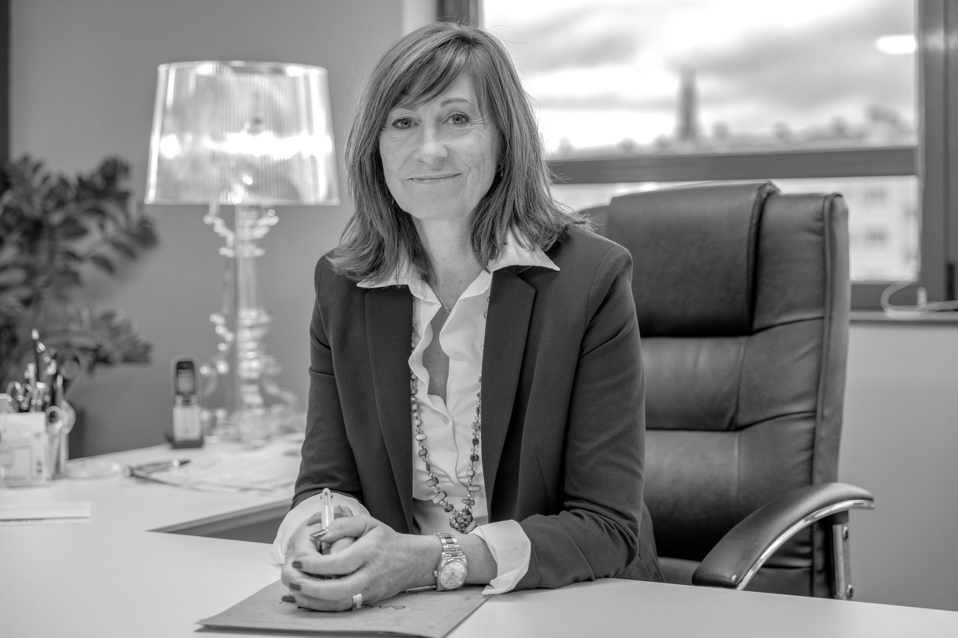 Portait de maître Duchêne les mains jointes