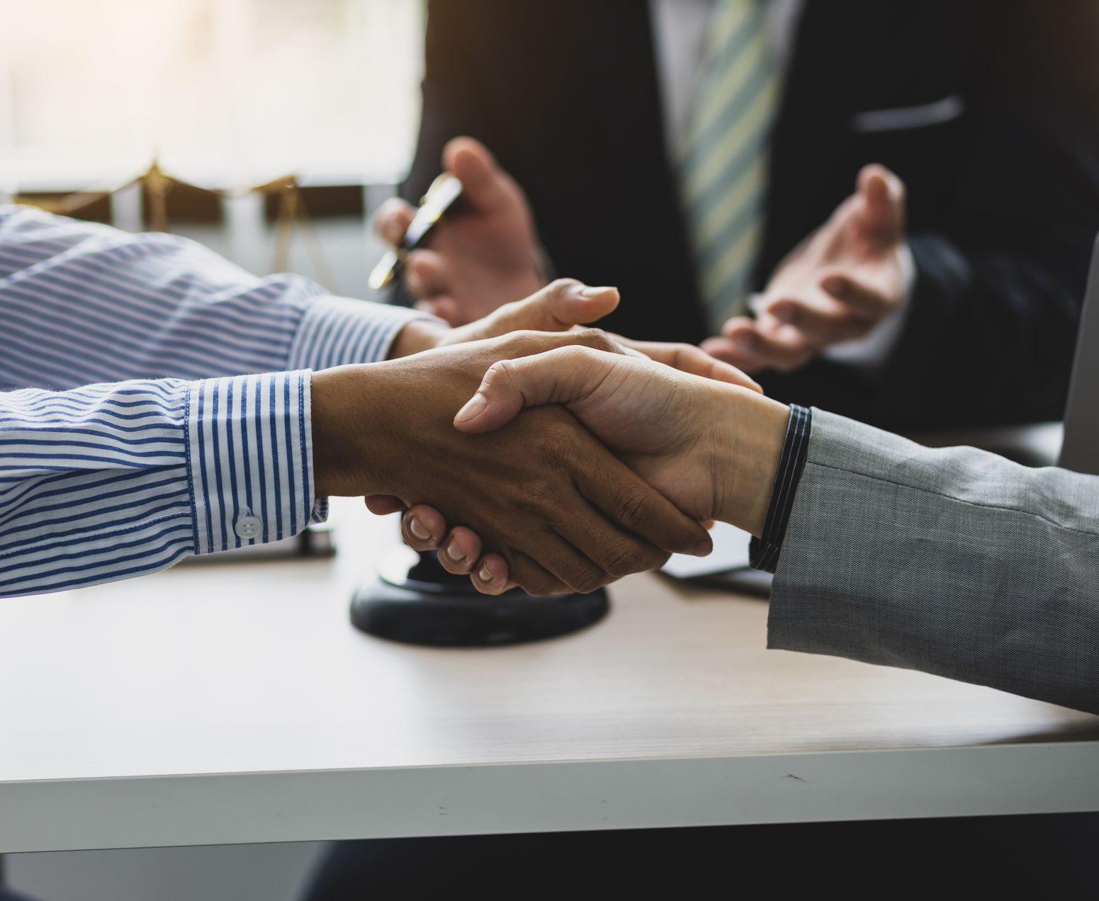 Poignée de main pour un divorce par consentement mutuel