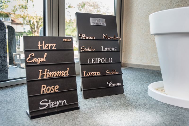 Schriften & Ornamente | Joerißen Grabmale GmbH in Mönchengladbach und Wegberg