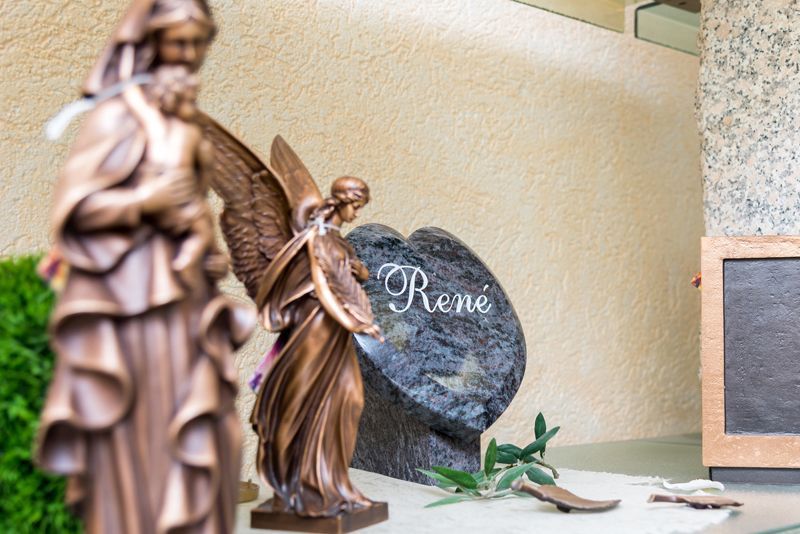 Grabschmuck | Joerißen Grabmale GmbH in Mönchengladbach und Wegberg