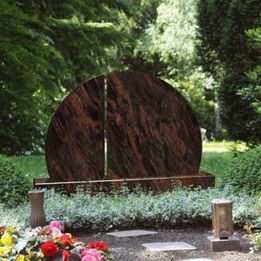 Grabsteine für Tiefengräber | Joerißen Grabmale GmbH in Mönchengladbach und Wegberg