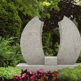 Grabsteine für Tiefengräber | Joerißen Grabmale GmbH in Mönchengladbach und Wegberg