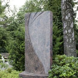 Grabsteine für Tiefengräber | Joerißen Grabmale GmbH in Mönchengladbach und Wegberg