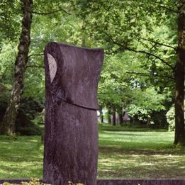 Grabsteine für Tiefengräber | Joerißen Grabmale GmbH in Mönchengladbach und Wegberg