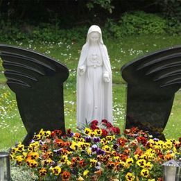 Grabsteine für Tiefengräber | Joerißen Grabmale GmbH in Mönchengladbach und Wegberg