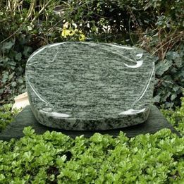 Grabsteine für Urnengräber | Joerißen Grabmale GmbH in Mönchengladbach und Wegberg