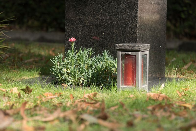 Urnenstelengräber | Joerißen Grabmale GmbH in Mönchengladbach und Wegberg