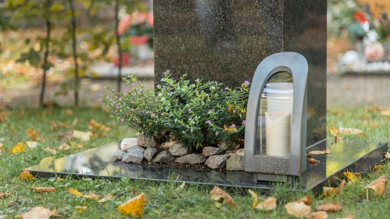 Urnenstelengräber | Joerißen Grabmale GmbH in Mönchengladbach und Wegberg