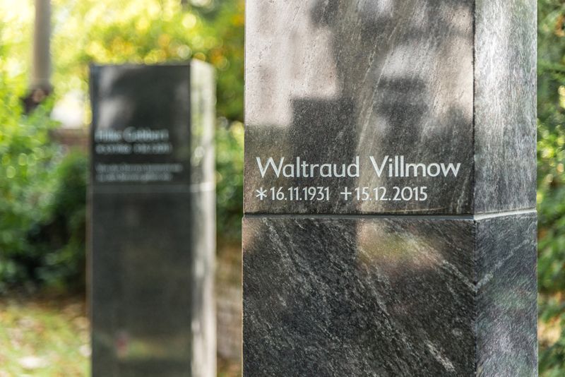 Urnenstelengräber | Joerißen Grabmale GmbH in Mönchengladbach und Wegberg