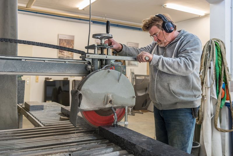 Unsere Leistungen | Joerißen Grabmale GmbH in Mönchengladbach und Wegberg