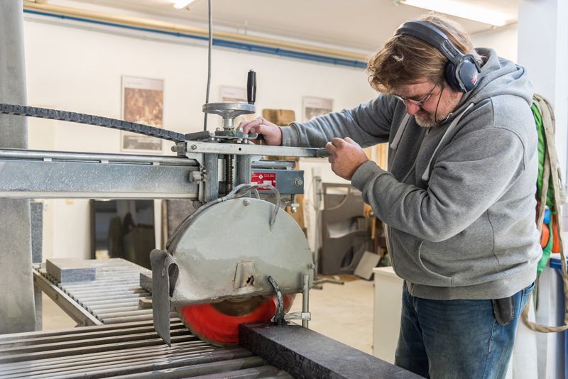 Unsere Leistungen | Joerißen Grabmale GmbH in Mönchengladbach und Wegberg