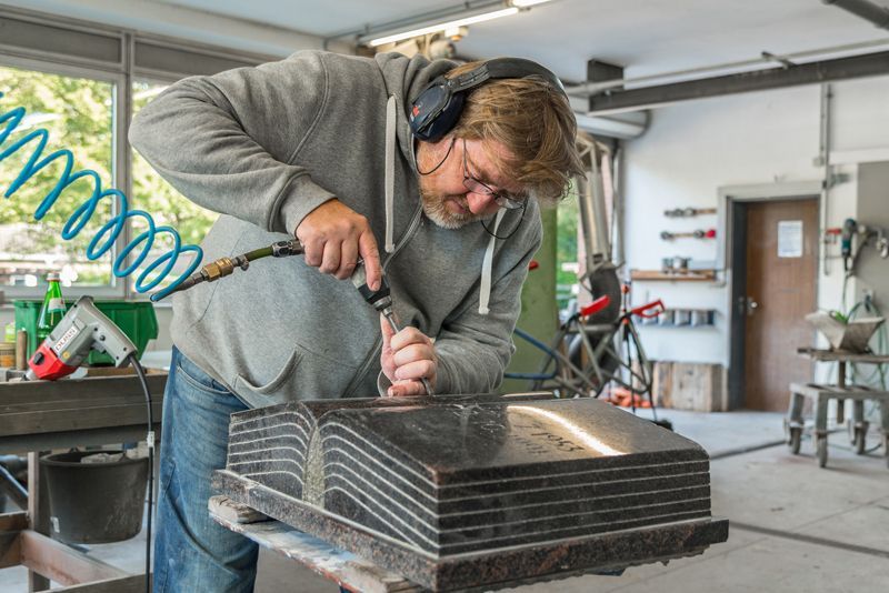 Unsere Leistungen | Joerißen Grabmale GmbH in Mönchengladbach und Wegberg