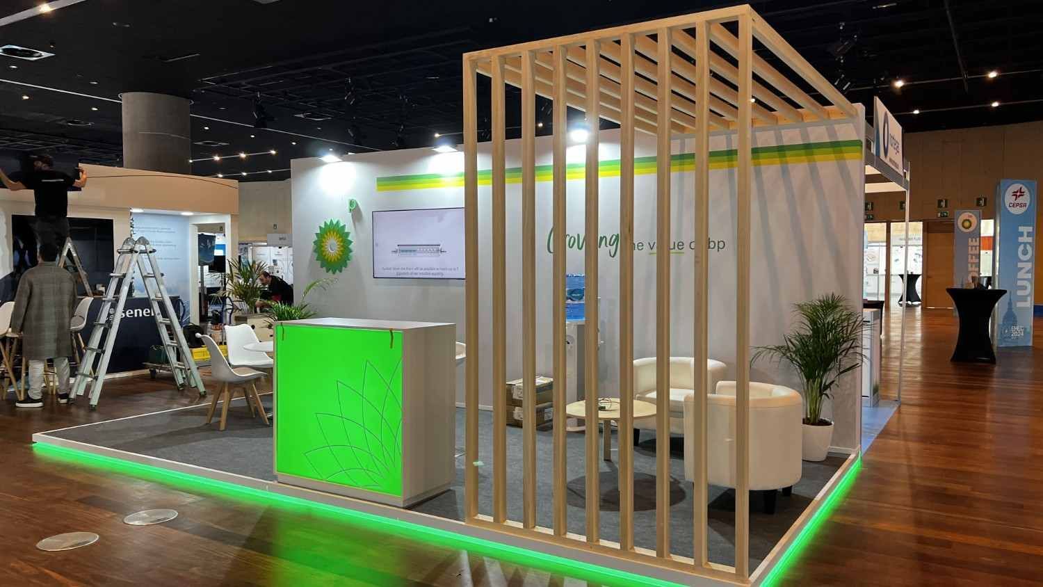 Stand de exposición moderno con