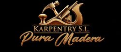 Logotipo dorado de carpintería con una sierra y tablones, con el texto «KARPENTRY S.L. Pura Madera» sobre fondo negro