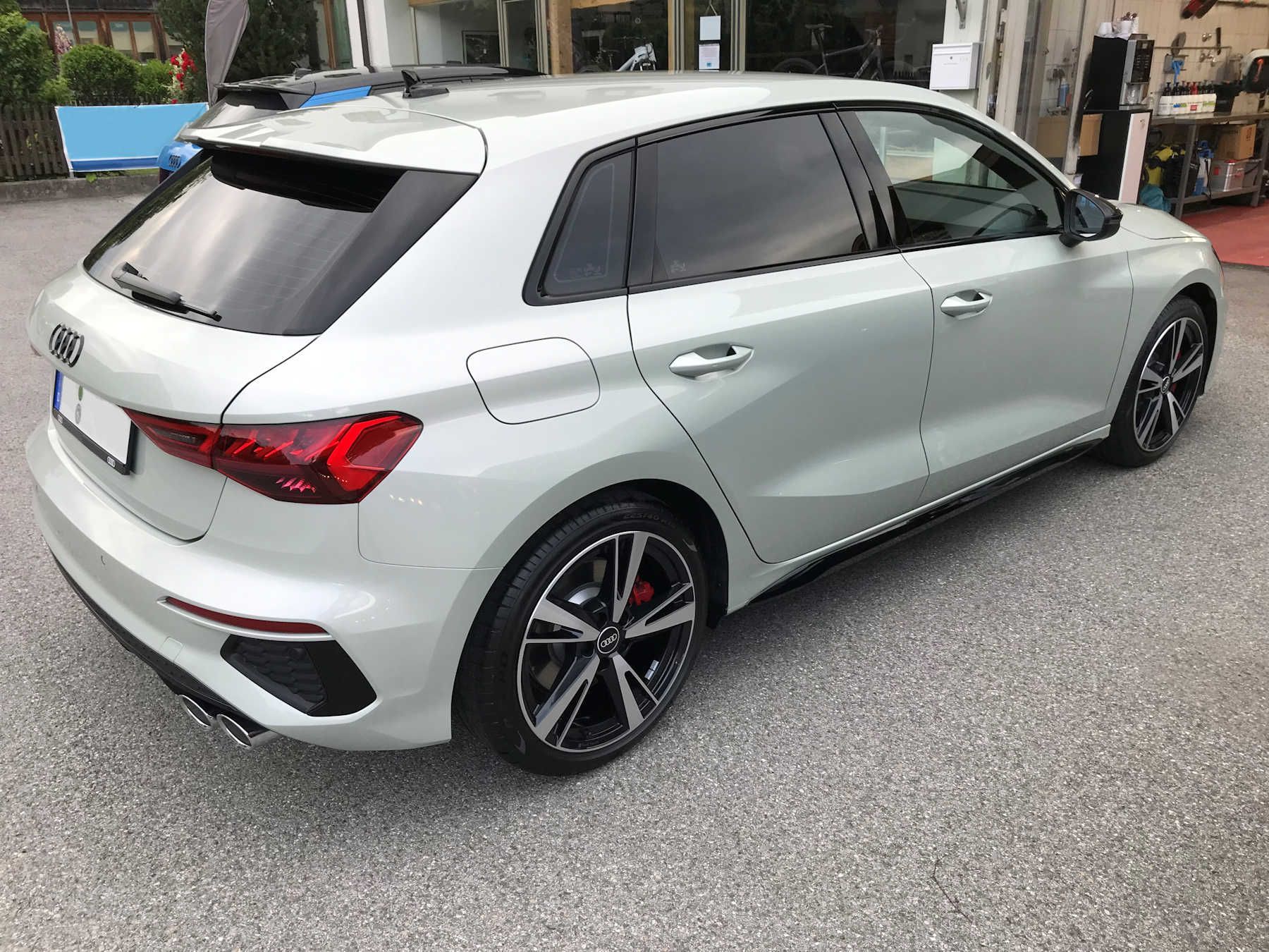 Audi mit frischer Keramik-Versiegelung