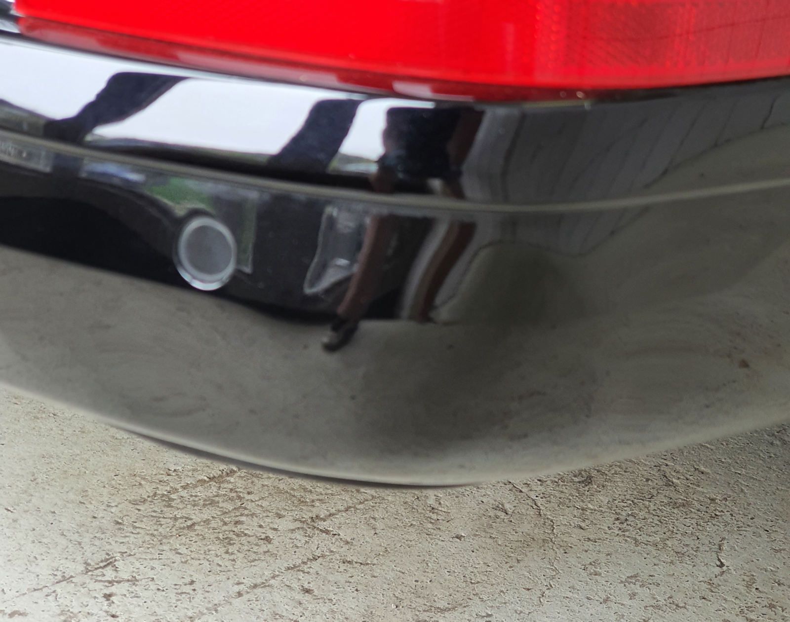 keine Delle an der Heckschürze, ohne Lackschäden