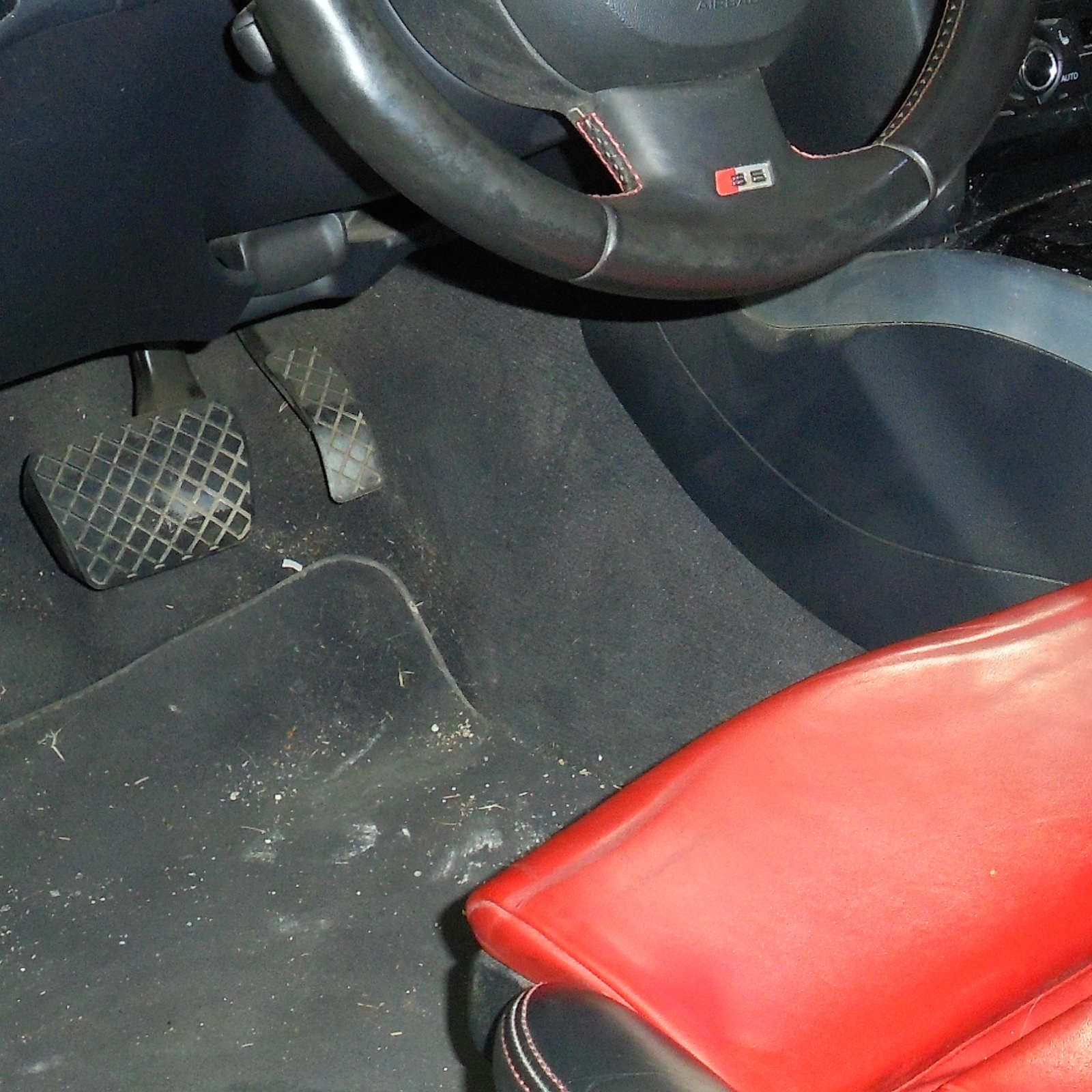 Verschmutzter Innenraum Fahrerseite