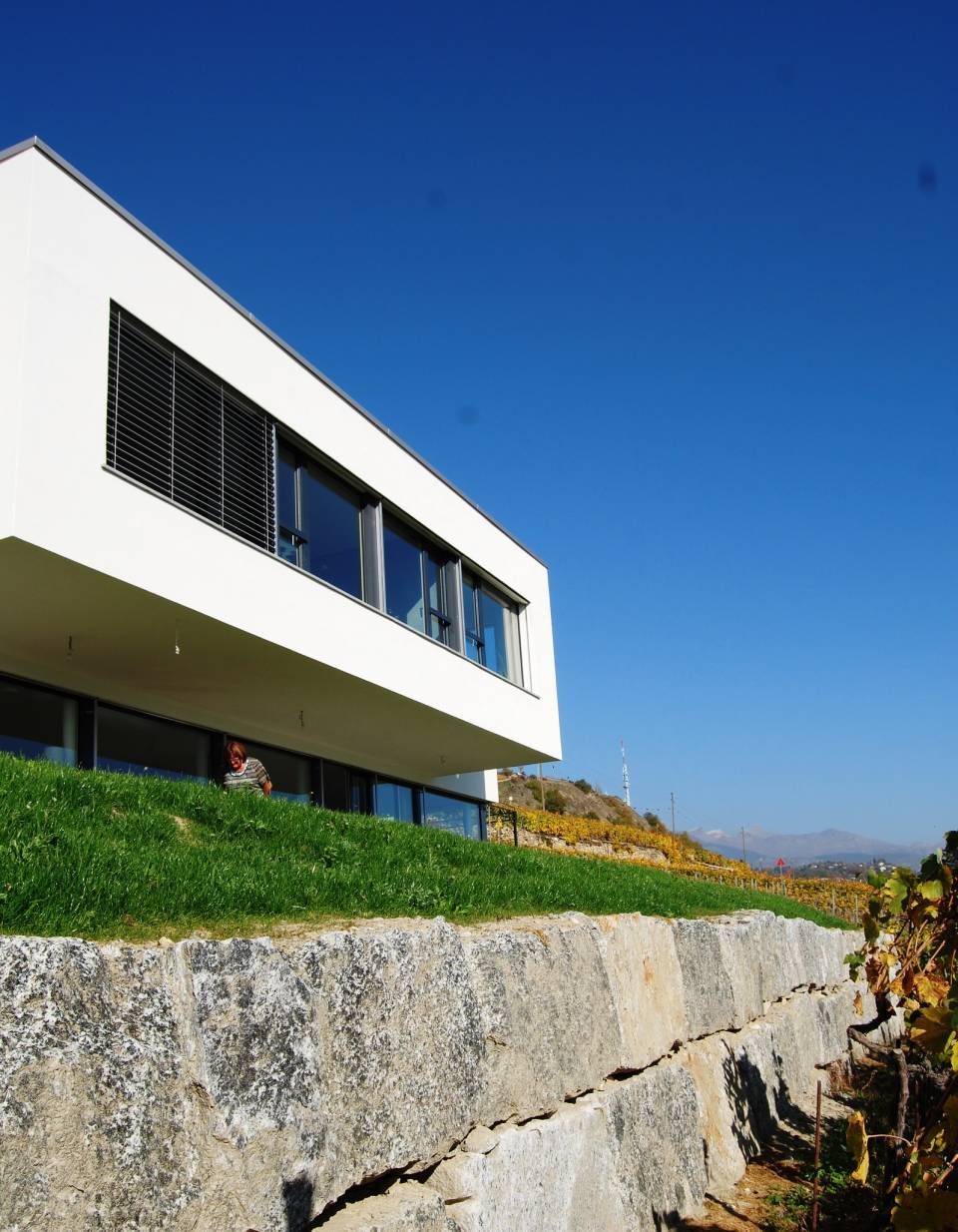 bâtiment neuf dans la nature suiise