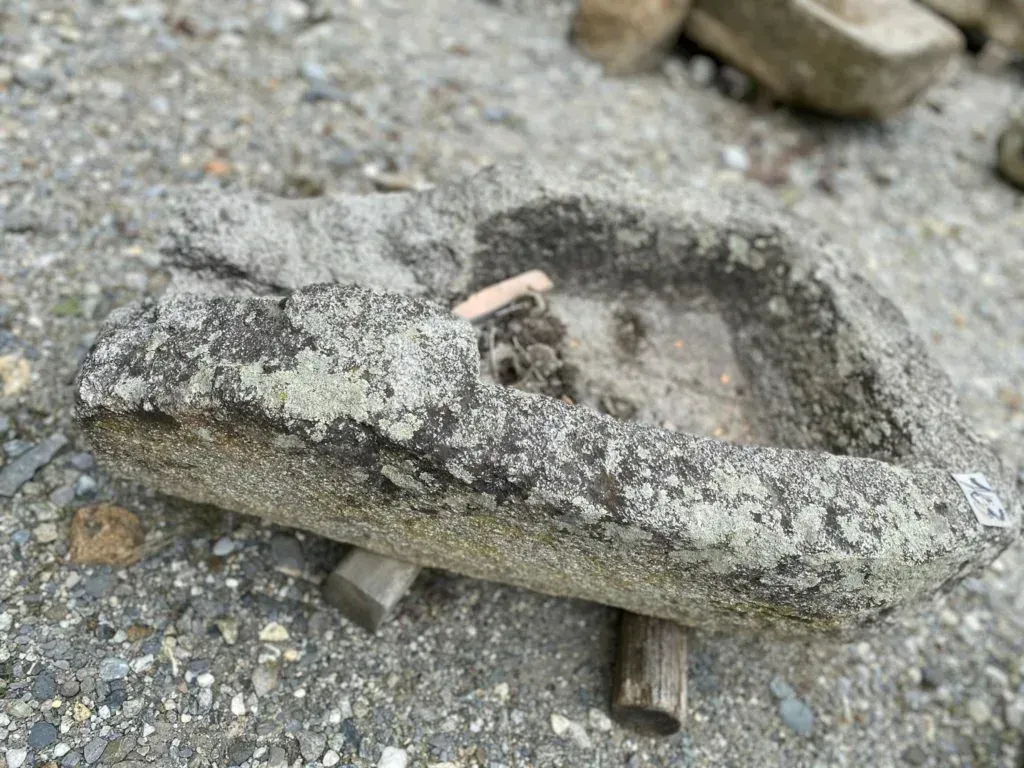 Fontaine et bassin en pierre