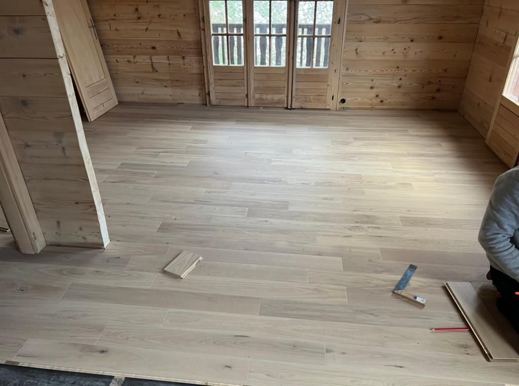 Parquet en bois clair en lamelles