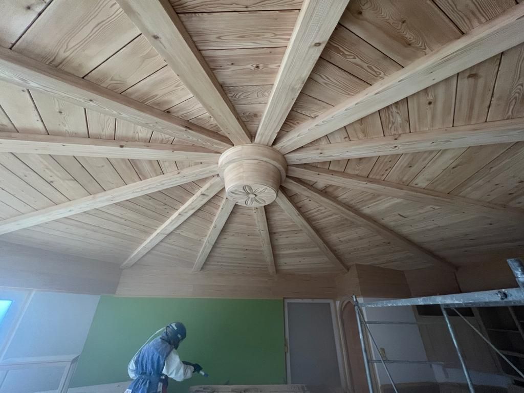 Sablage d'un plafond en bois
