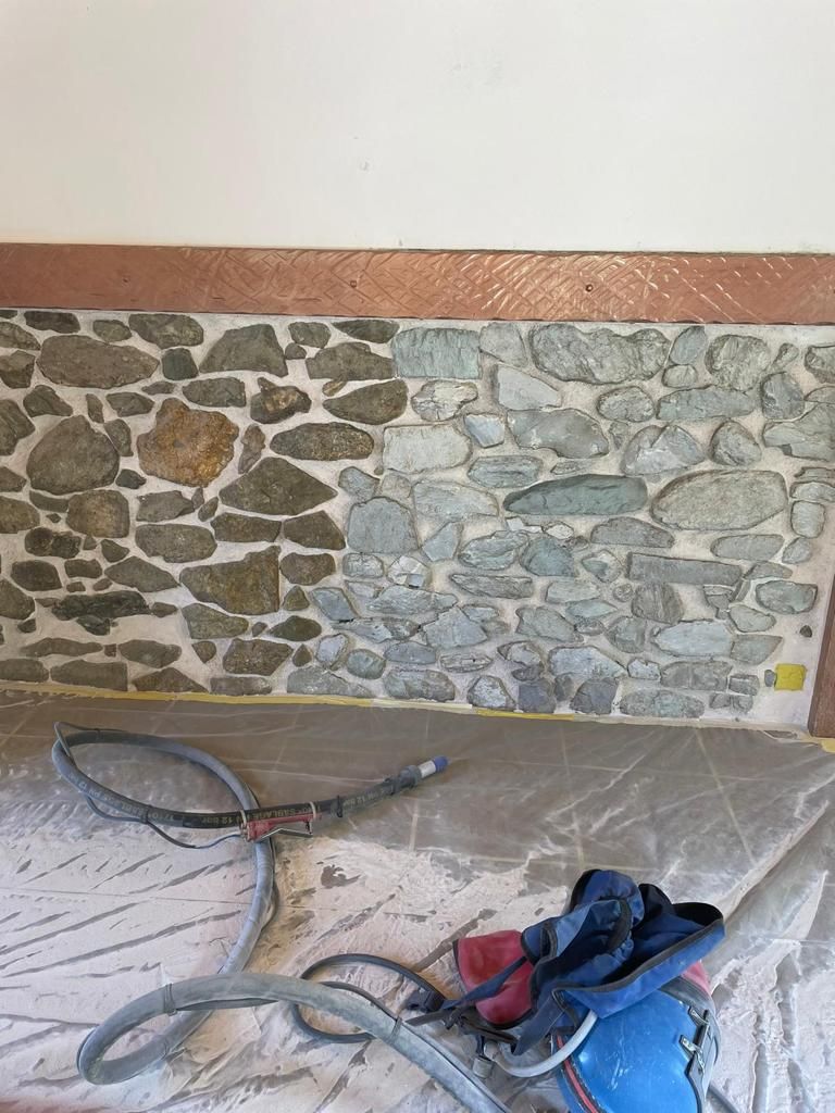 Hydrogommage - mur en pierre