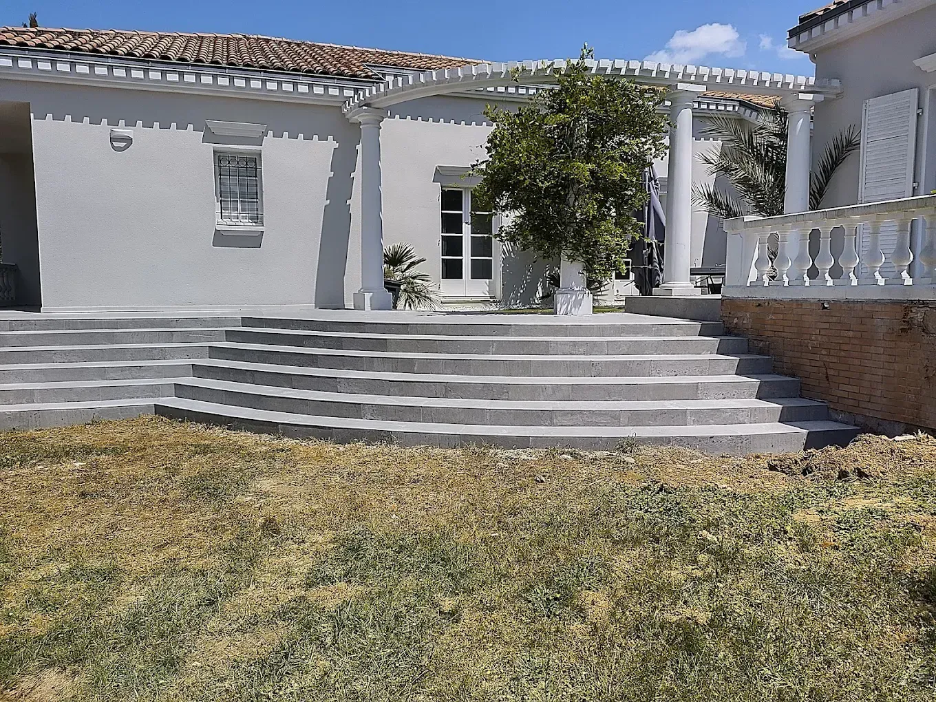 Escaliers vers une terrasse