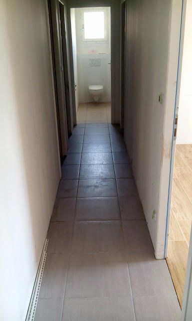 Couloir en carrelage
