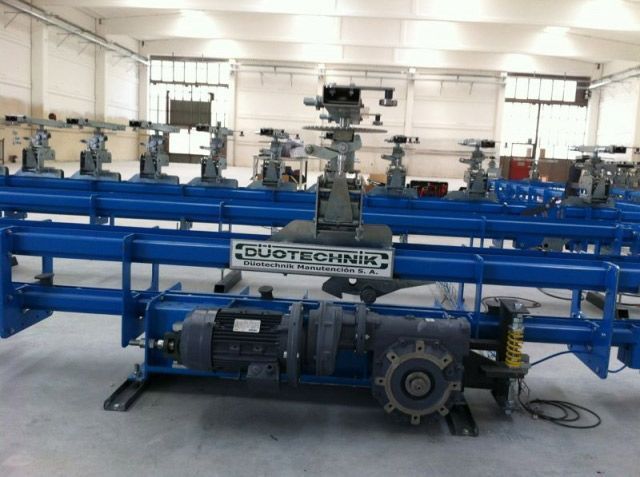 Una máquina azul con la palabra eurotechnik escrita en ella