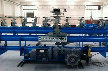 Una máquina azul con la palabra duotechnik escrita en ella