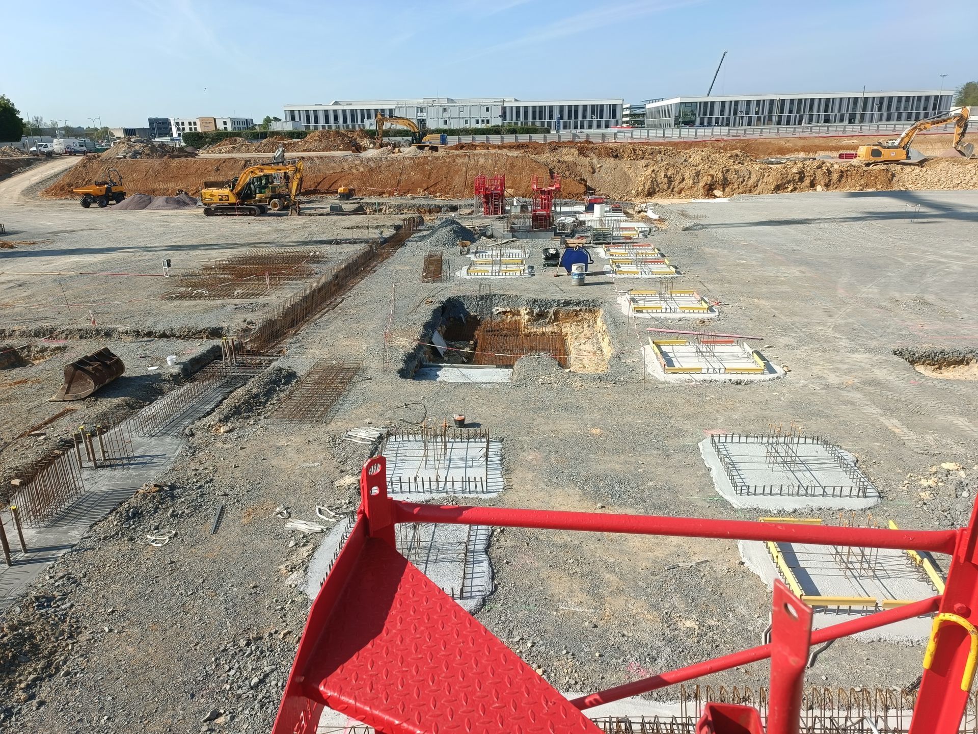 Fondations réalisées pour accueillir un grand bâtiment