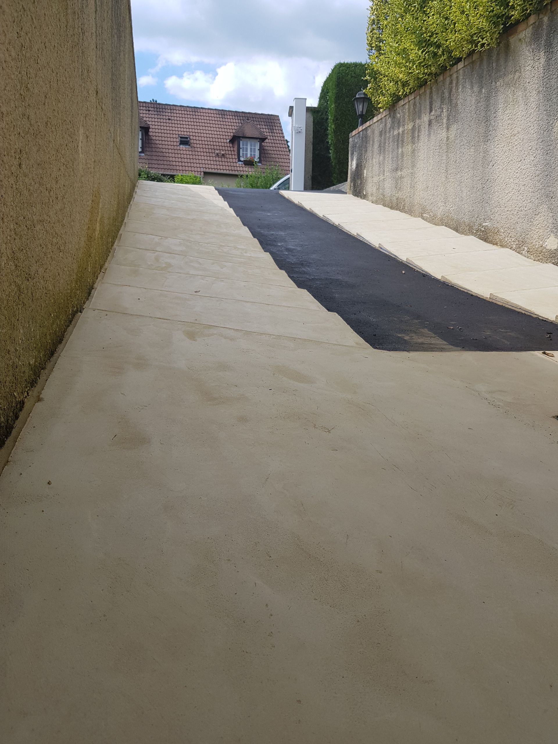 Pose de goudron et de dalles pour une descente de garage