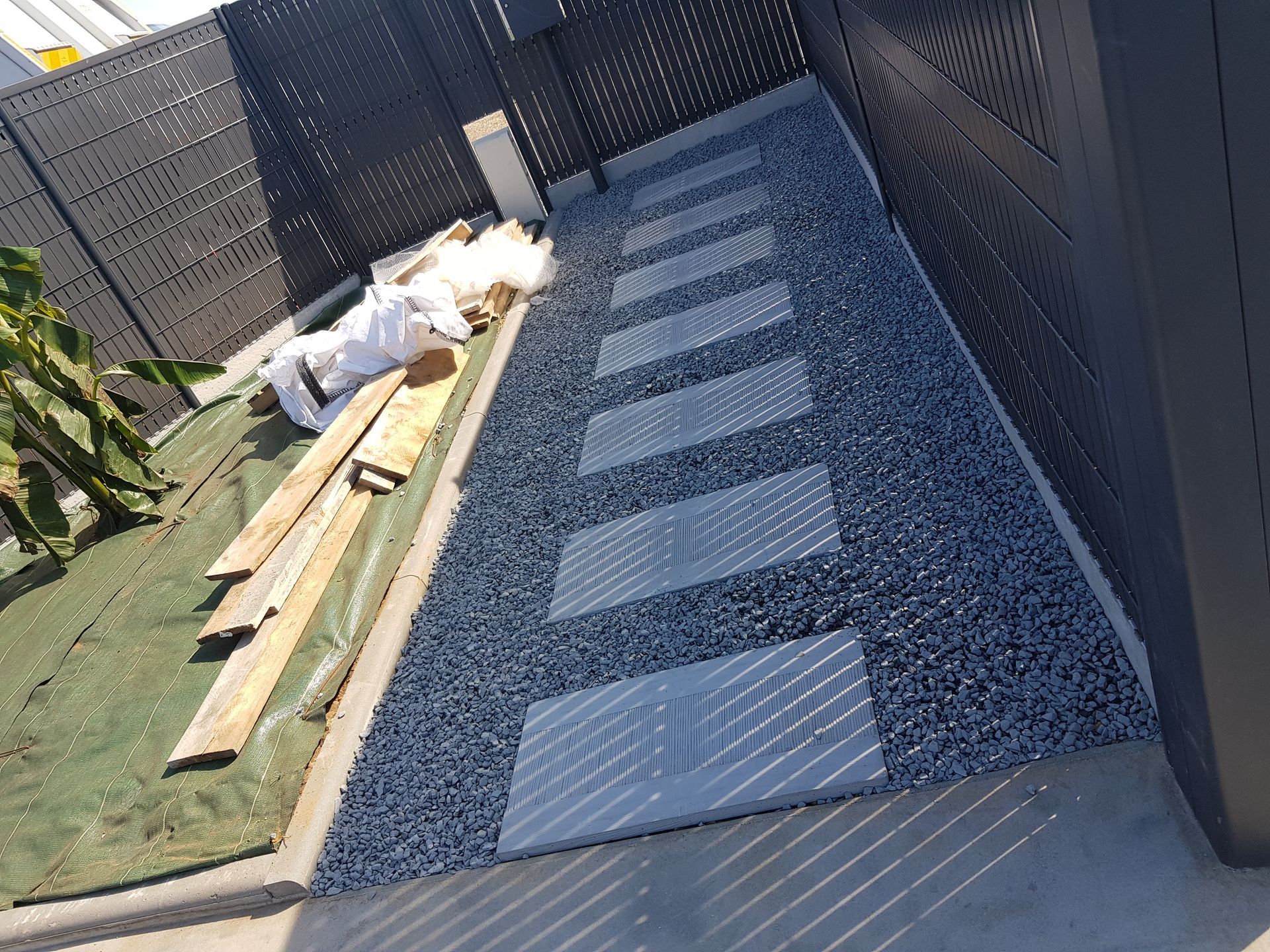 Aménagement extérieur - création d'un chemin d'accès à un portillon