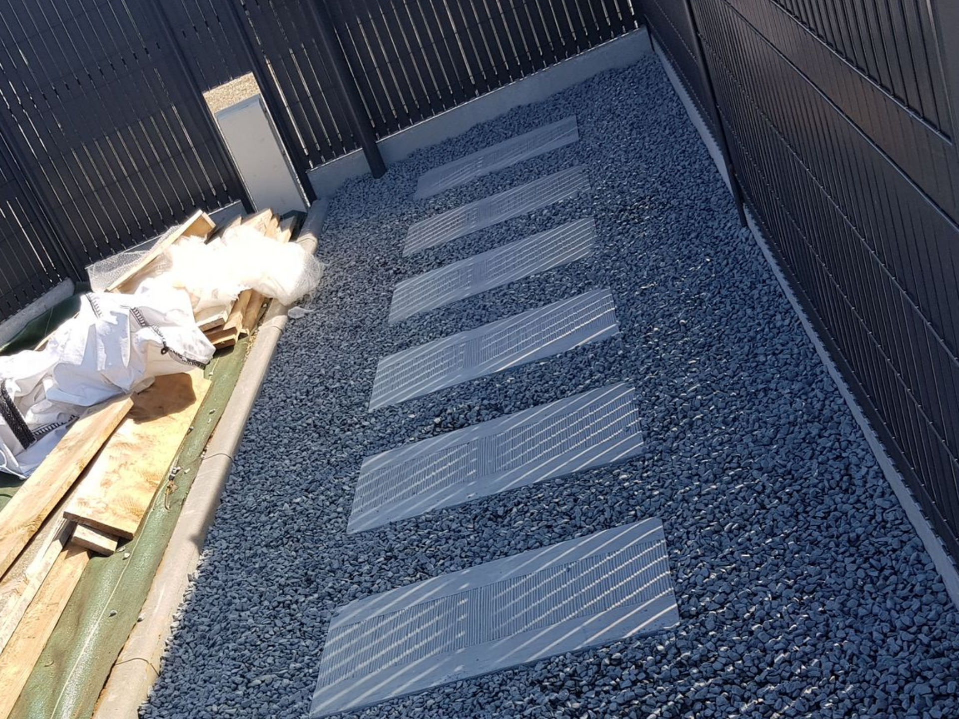 Aménagement extérieur - création d'un chemin d'accès à un portillon