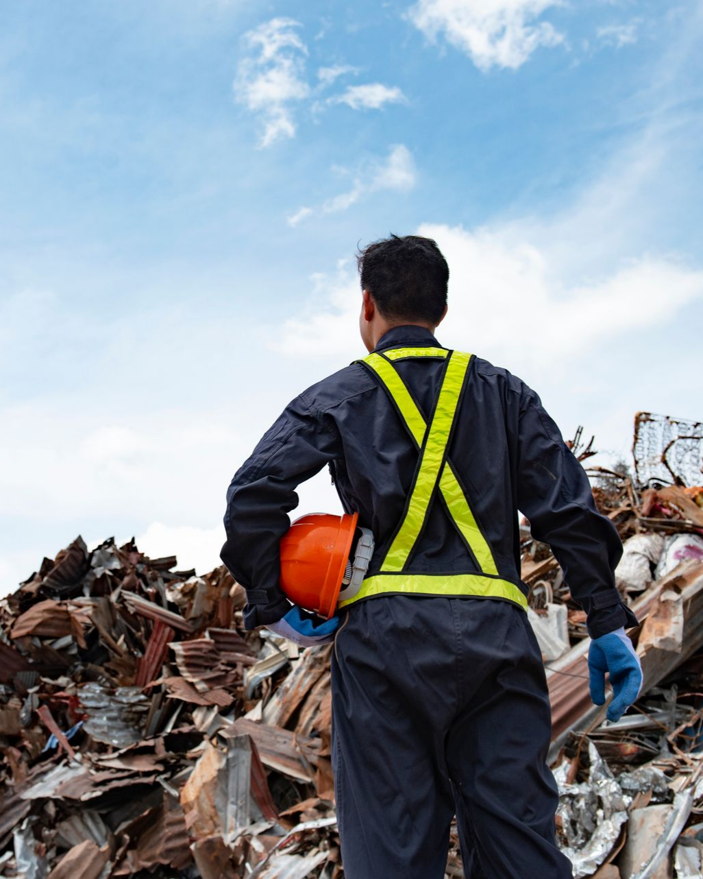 Ouvrier de dos sur un chantier
