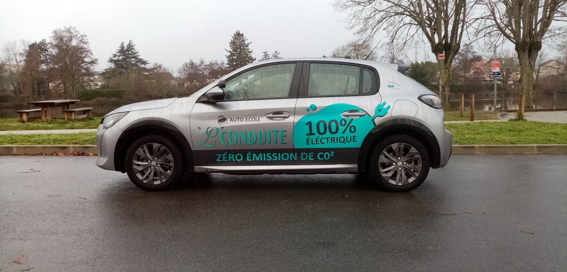 Voiture de L Conduite