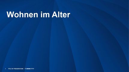 Blaue Präsentationsfolie mit dem Titel „Wohnen im Alter“ mit dezenten geschwungenen Mustern und kleinem Text unten links