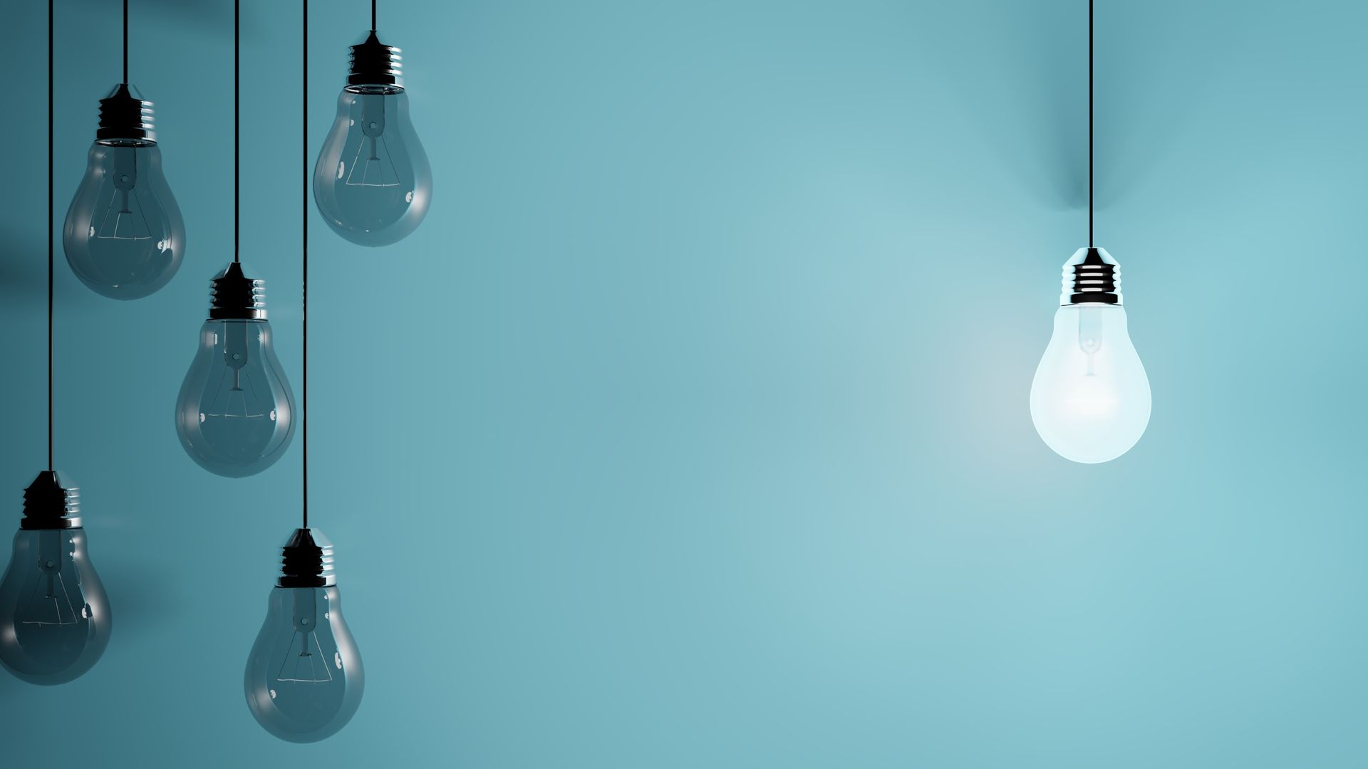 Ampoules suspendues sur fond bleu