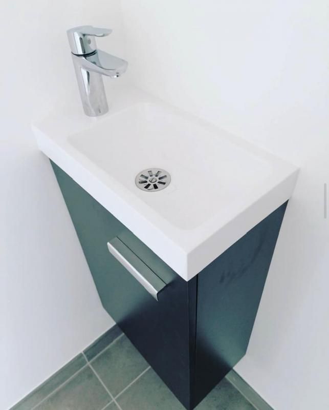 Lave-mains blanc et bleu canard