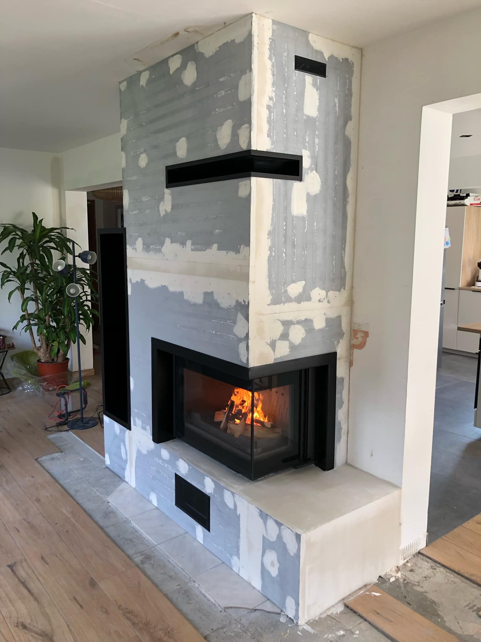 Création d'une cheminée dans un salon