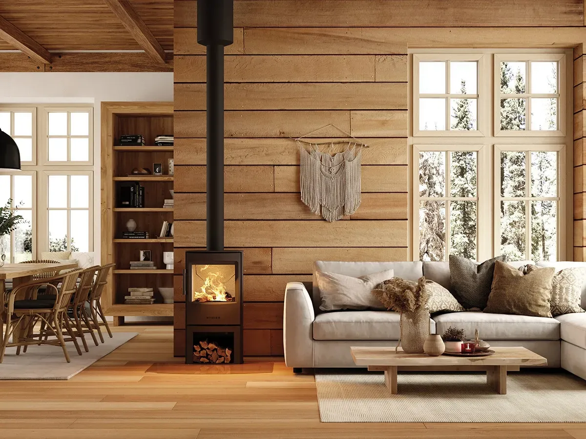 Petit poêle à bois dans une maison cosy