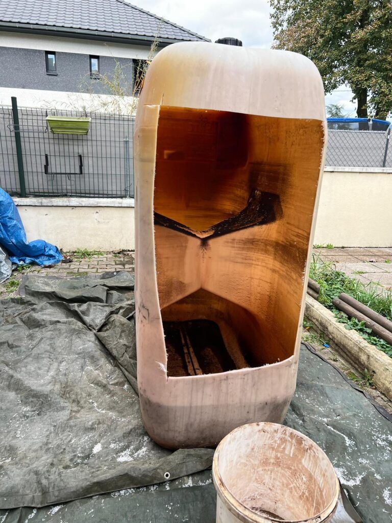 Cuve découpée à l'extérieur