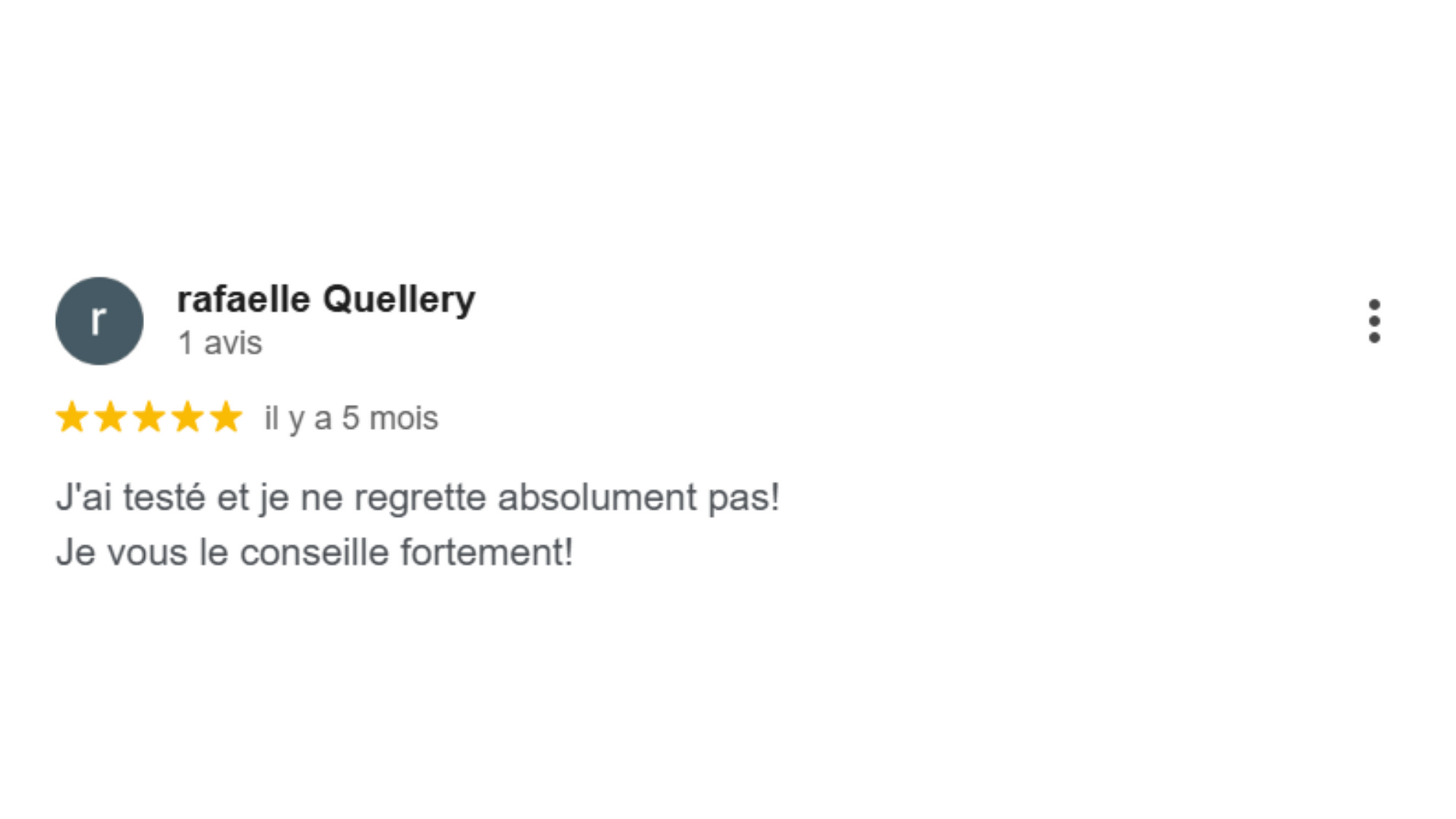 Critique avec 5 étoiles et texte en français.