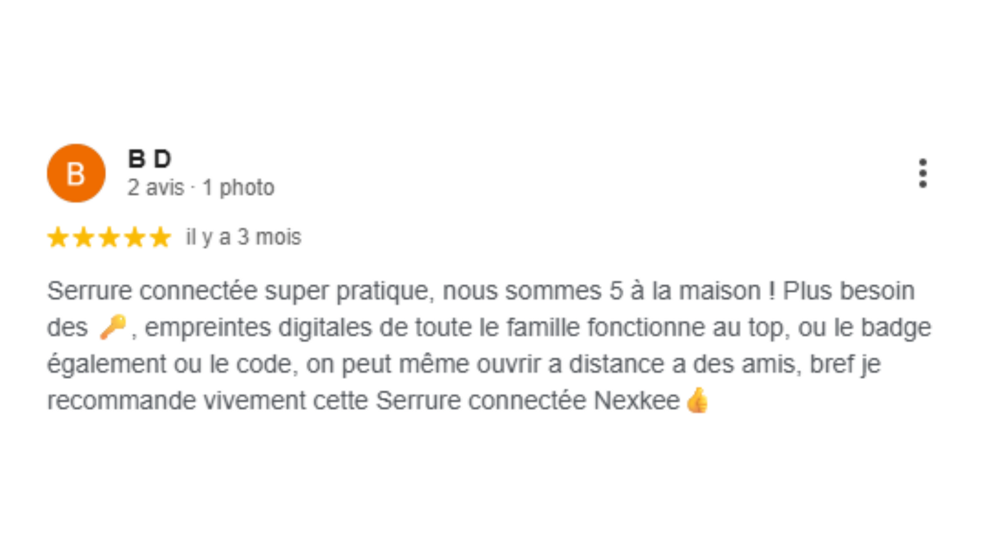 Test d'une serrure intelligente, avec une note de cinq étoiles et des commentaires positifs.