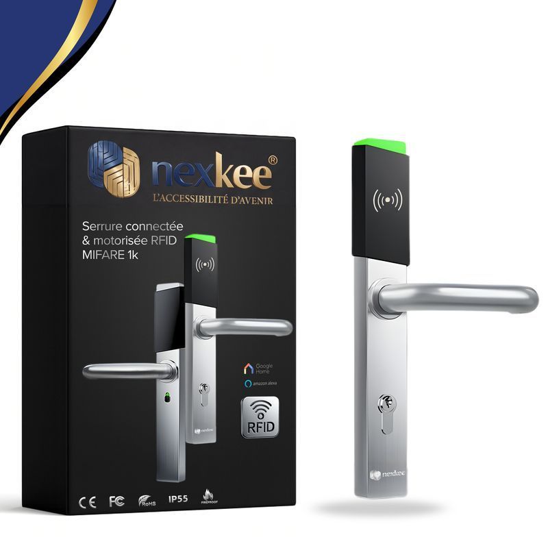 Boîtier et serrure de porte intelligente installée : argenté, avec RFID, boîtier noir, dessus vert/noir, poignée à levier.