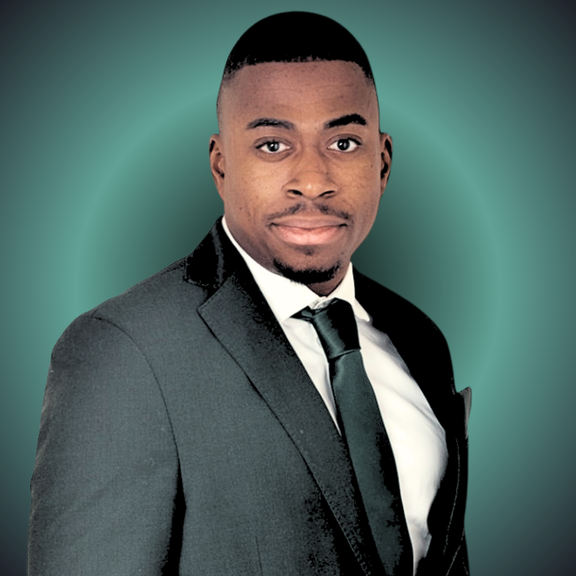 Homme en costume souriant, avec un arrière-plan de lignes bleues et dorées brillantes.