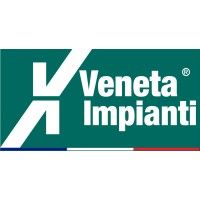 Logo pour AD Seniors : figure stylisée verte au dessus du texte « AD Seniors, accompagnement & autonomie ».